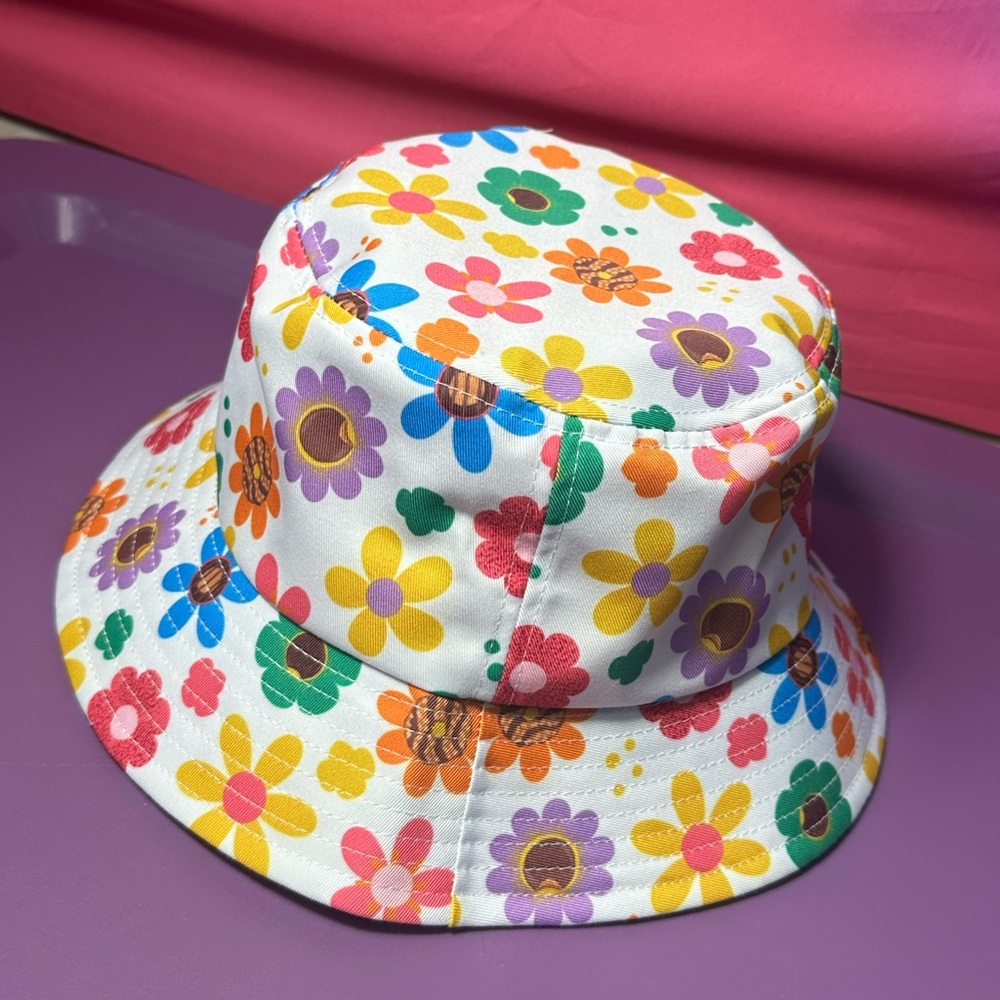 NWOT Girl Scout Cookie White and Rainbow Flower Bucket Hat